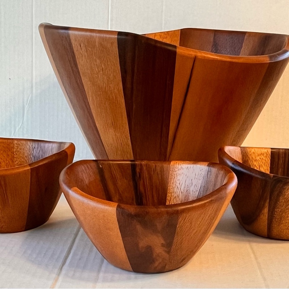 Lipper International 1174 & 1173 Large & Small Acacia Wave Salad Bowl Set